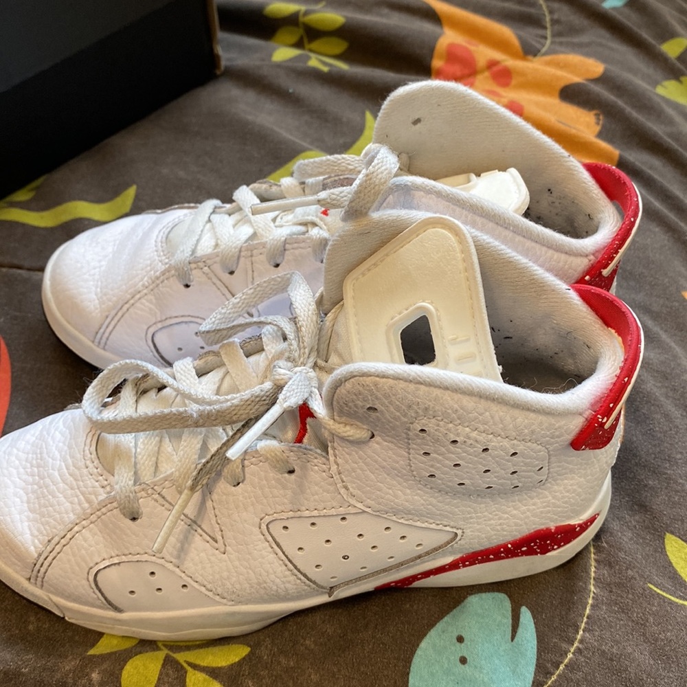 Kids jordans. Size 13.5. Creased with dirt on the bottom